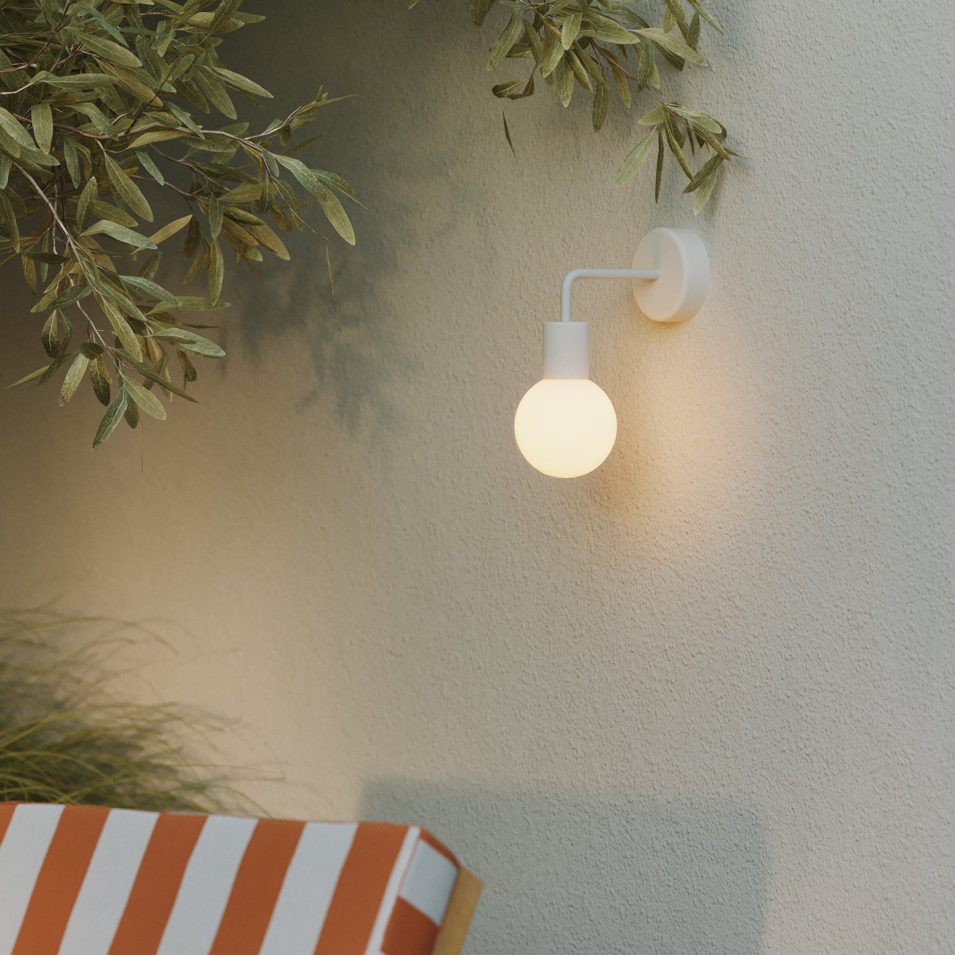 Applique da esterno Modulair IP65 con estensione a L e paralume a sfera infrangibile Unbreak-a-Ball - Bianco