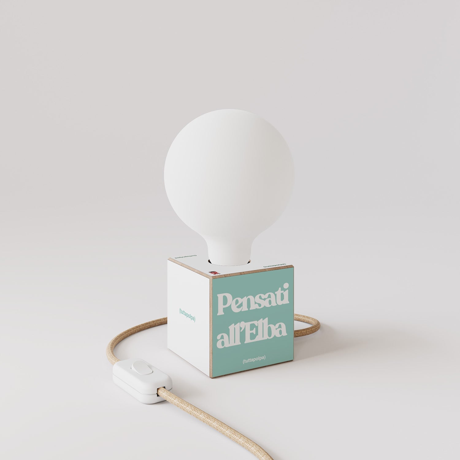 Lampada da tavolo Cubetto "Pensati all’Elba" con lampadina globo effetto porcellana - Tuttapolpa